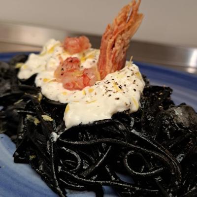 Tagliolini Nero Di Seppia Burrata E Tartare Digambero